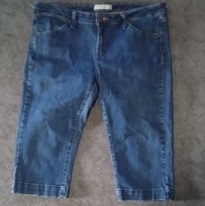 Levi's Blue Denim Cropped Capris